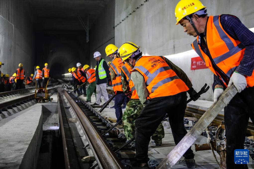 广佛东环城际铁路全线铺轨完成