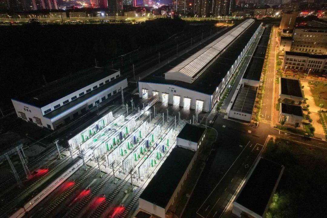 复兴号硬核“洗澡”分几步?不仅“洗”,还得“搓”! 复兴号硬核“洗澡”分几步?不仅“洗”,还得“搓”!