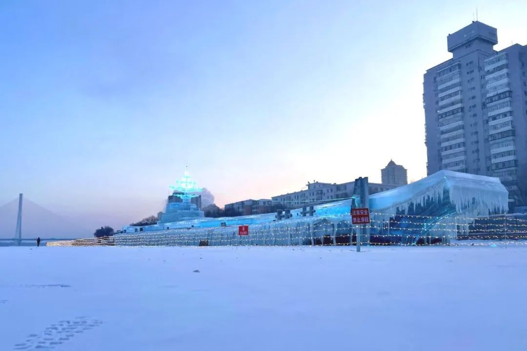 国内首次！冰上“航母”建成！主创人员揭秘“冰雪辽宁舰”创作过程