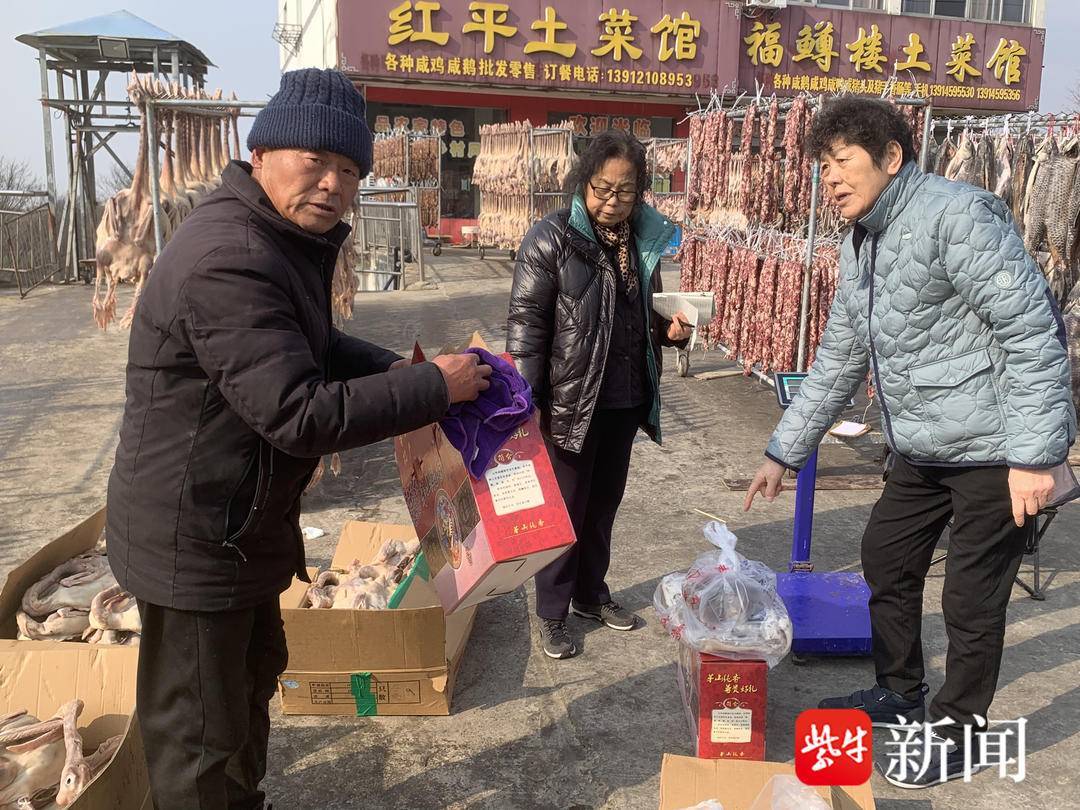豪横过大年！男子开着大奔买了206条咸青鱼