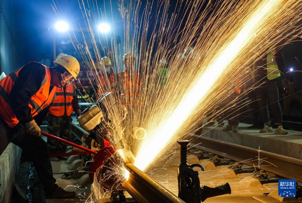 广佛东环城际铁路全线铺轨完成