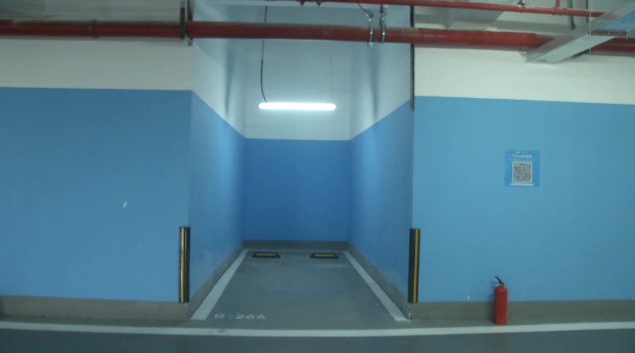 车是停进去了,但人出不来......深圳一小区出现“奇葩”停车位 车是停进去了,但人出不来......深圳一小区出现“奇葩”停车位