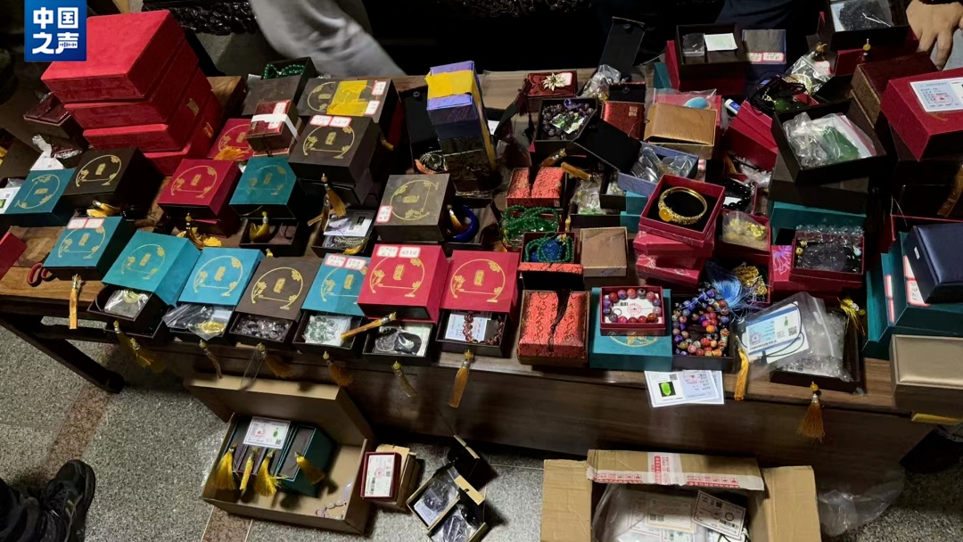 热议 | 老人被骗几十万！甚至背上高额贷款！什么直播在硬控爸妈们？