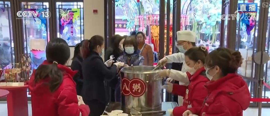 “忙年”节奏加快 赏灯游园感受越来越浓“年味”