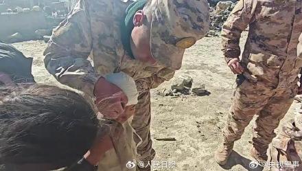 全力救援！日喀则地震救援现场图