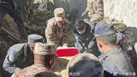 全力救援！日喀则地震救援现场图