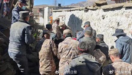 全力救援！日喀则地震救援现场图