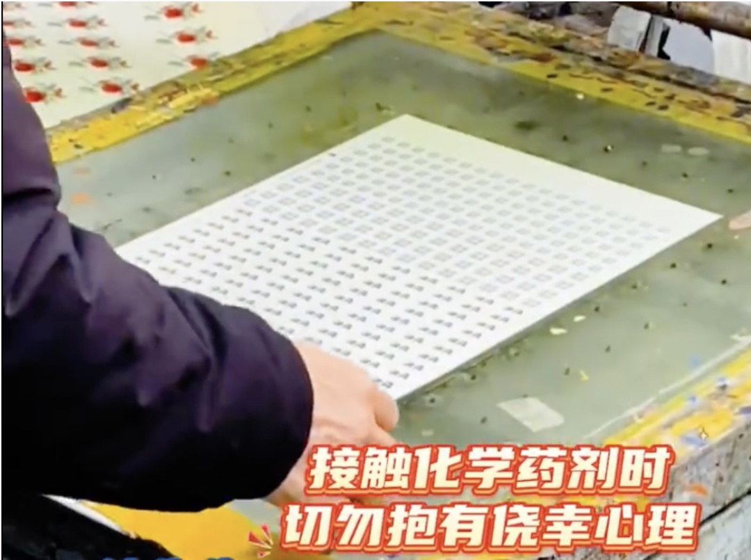 警惕！男子3手指被腐蚀成黑洞