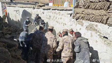 全力救援！日喀则地震救援现场图