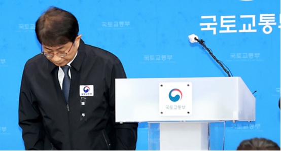 韩国国土交通部长官:计划辞职,以对坠机事故承担责任 韩国国土交通部长官:计划辞职,以对坠机事故承担责任