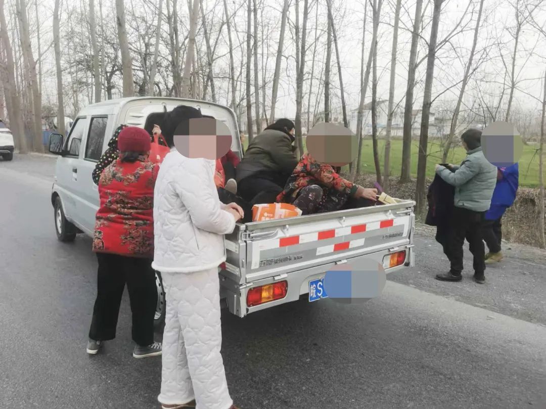 这样载人“驶”不得，别拿危险当便捷