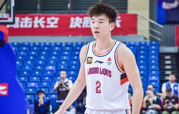 CBA球员将女友装行李箱带入宿舍？广州男篮最新通报