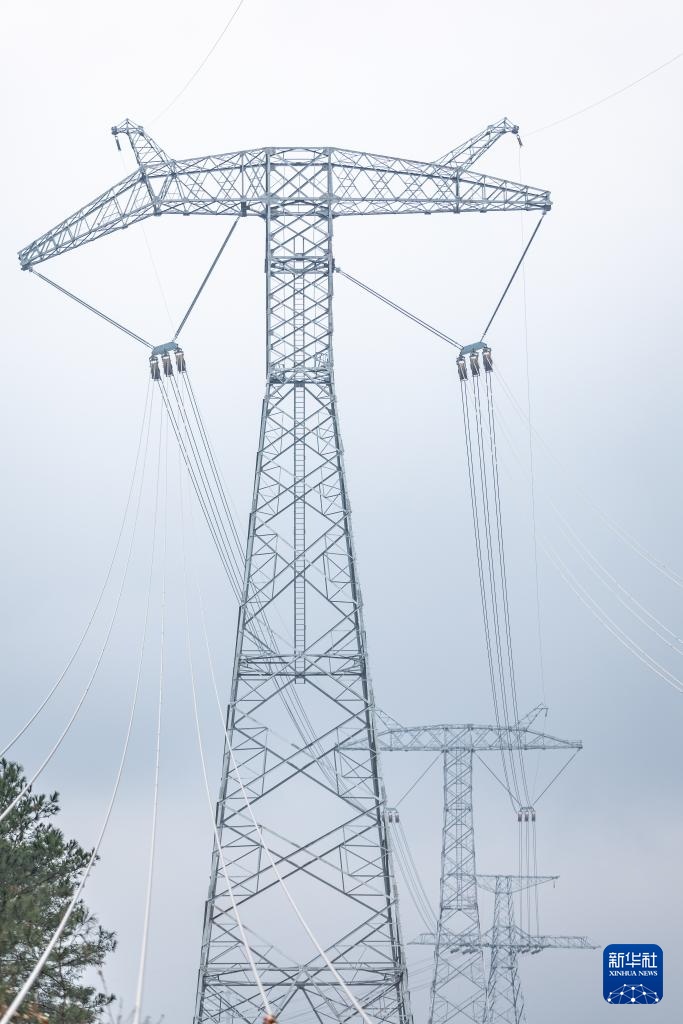 新华全媒+丨“疆电入渝” 特高压直流输电线路工程重庆段全线贯通