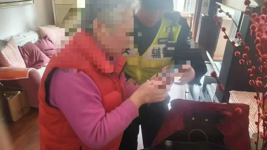 上海阿姨急了：我的1400万啊！手机突然失控，没人点也一直在操作...