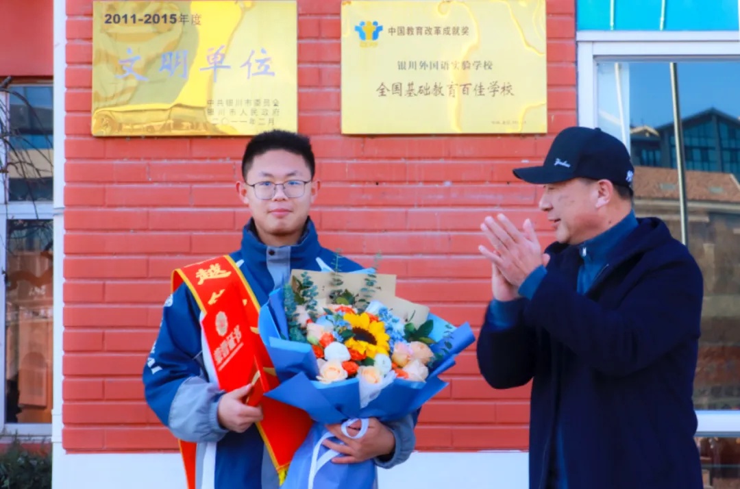 地震时背同学逃离的男生，被嘉奖！