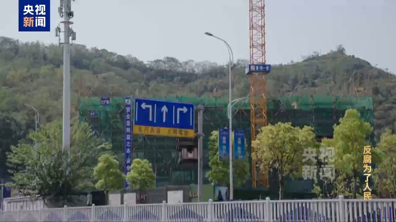 在鞍前马后的奉承里迷失方向 贪官被“保姆式”围猎细节披露→ 在鞍前马后的奉承里迷失方向 贪官被“保姆式”围猎细节披露→