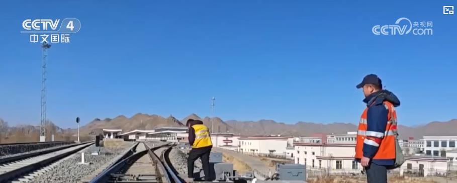 西藏定日6.8级地震救援进行时:交通、电力逐步恢复,救援物资紧急调拨 西藏定日6.8级地震救援进行时:交通、电力逐步恢复,救援物资紧急调拨