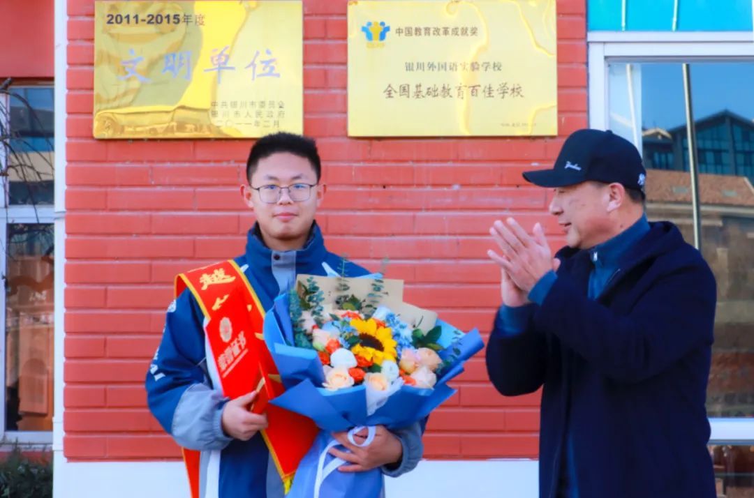 “只要大家都好好的，就挺好”！地震时背同学逃离的郭庆，被嘉奖！