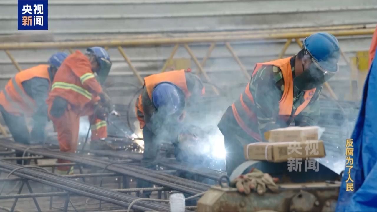 在鞍前马后的奉承里迷失方向 贪官被“保姆式”围猎细节披露→ 在鞍前马后的奉承里迷失方向 贪官被“保姆式”围猎细节披露→