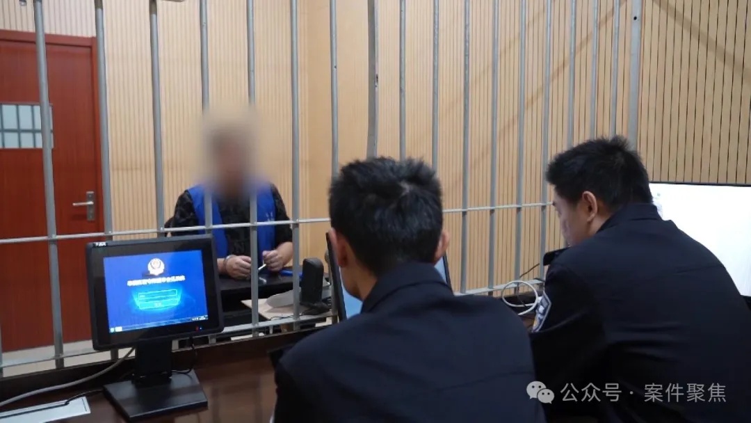 事发上海!两辆轿车突然相撞,很轻微,奔驰车主竟爽快赔付13万元? 事发上海!两辆轿车突然相撞,很轻微,奔驰车主竟爽快赔付13万元?