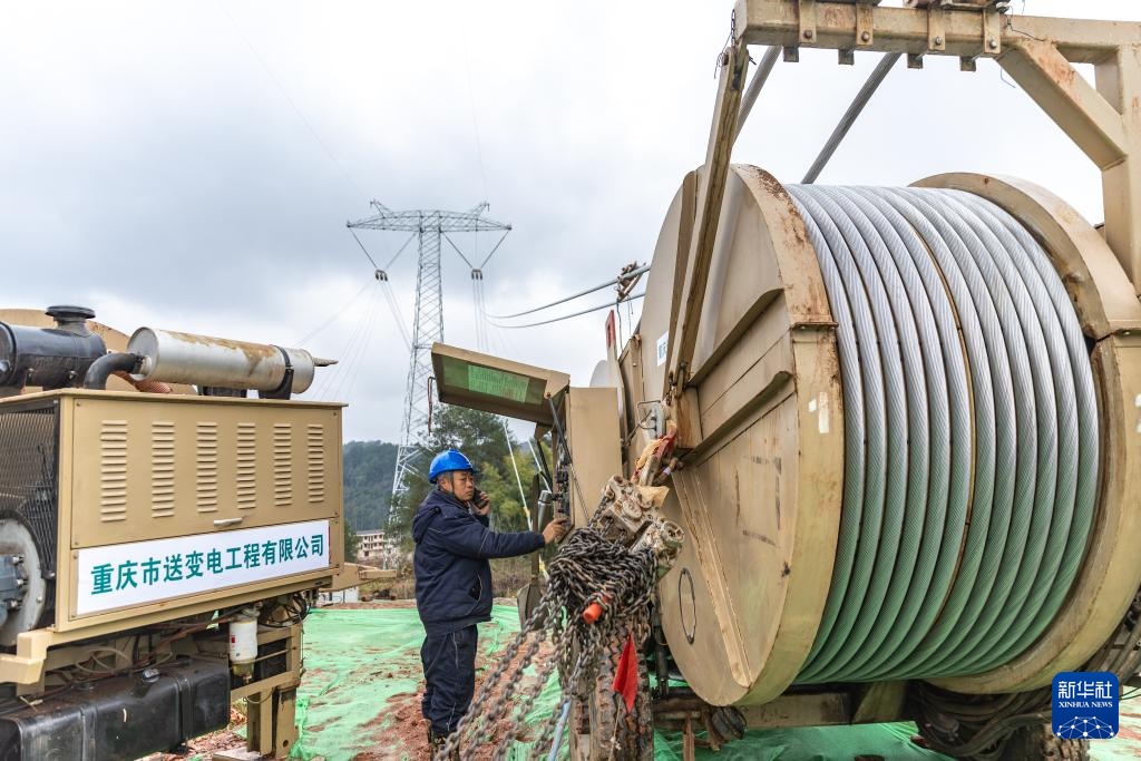 新华全媒+丨“疆电入渝” 特高压直流输电线路工程重庆段全线贯通