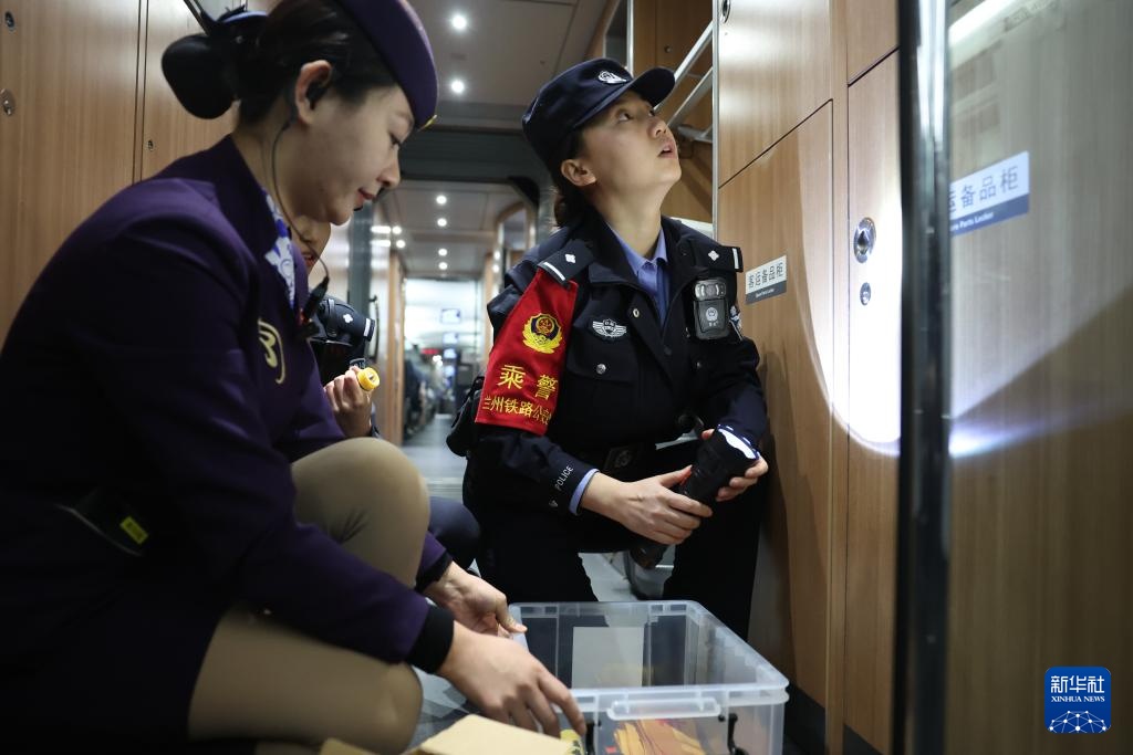 “铿锵玫瑰”护旅途