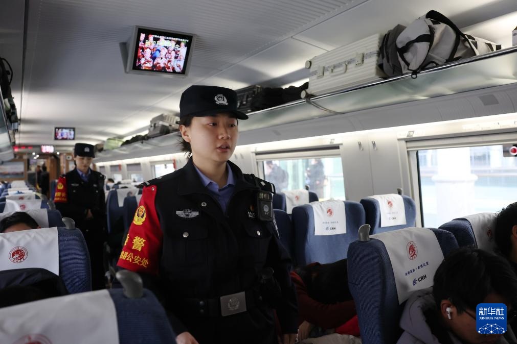 “铿锵玫瑰”护旅途