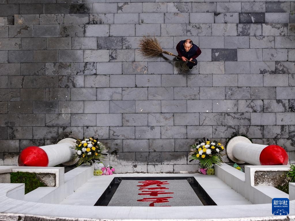 跨越半个世纪 两代“守陵人”守护红色英魂 跨越半个世纪 两代“守陵人”守护红色英魂