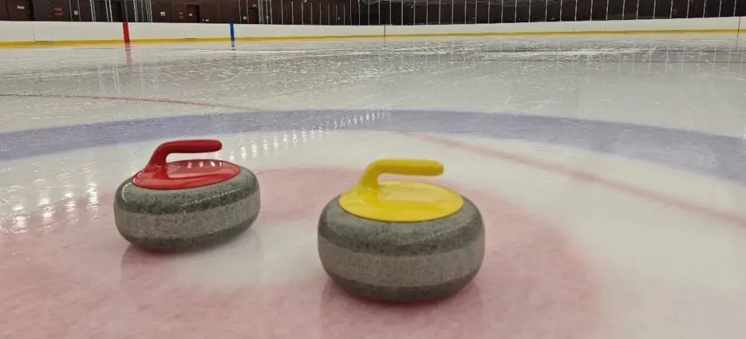 多所高校专业冰场对外开放!网友:“太好了,能去隔壁学校滑冰了……” 多所高校专业冰场对外开放!网友:“太好了,能去隔壁学校滑冰了……”