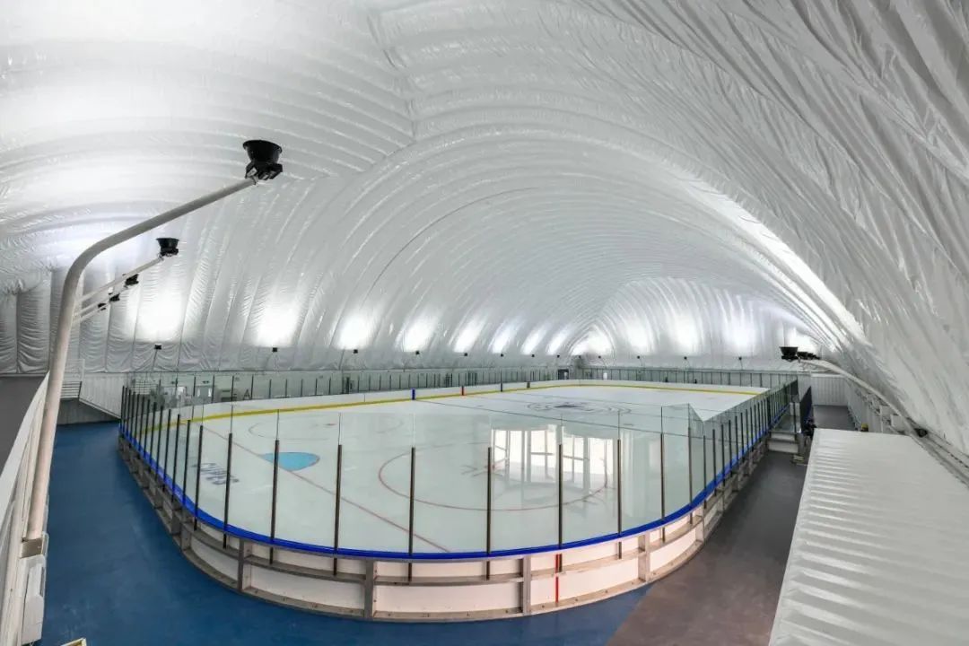 多所高校专业冰场对外开放!网友:“太好了,能去隔壁学校滑冰了……” 多所高校专业冰场对外开放!网友:“太好了,能去隔壁学校滑冰了……”