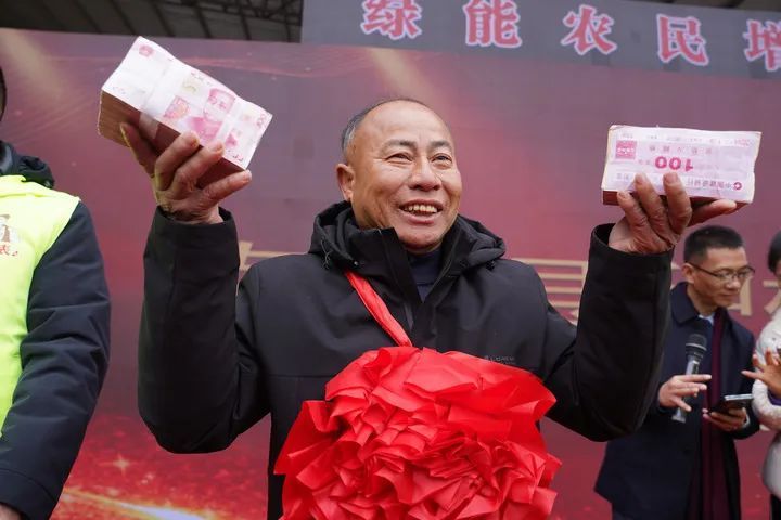 近7000万元!他们连续14年收到年终奖 近7000万元!他们连续14年收到年终奖