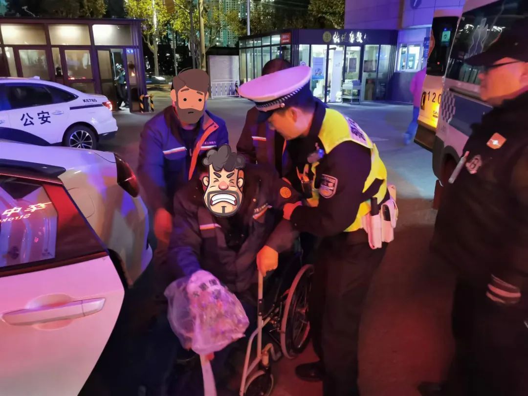 危急时刻，民警开道大喊“快跟我走！”