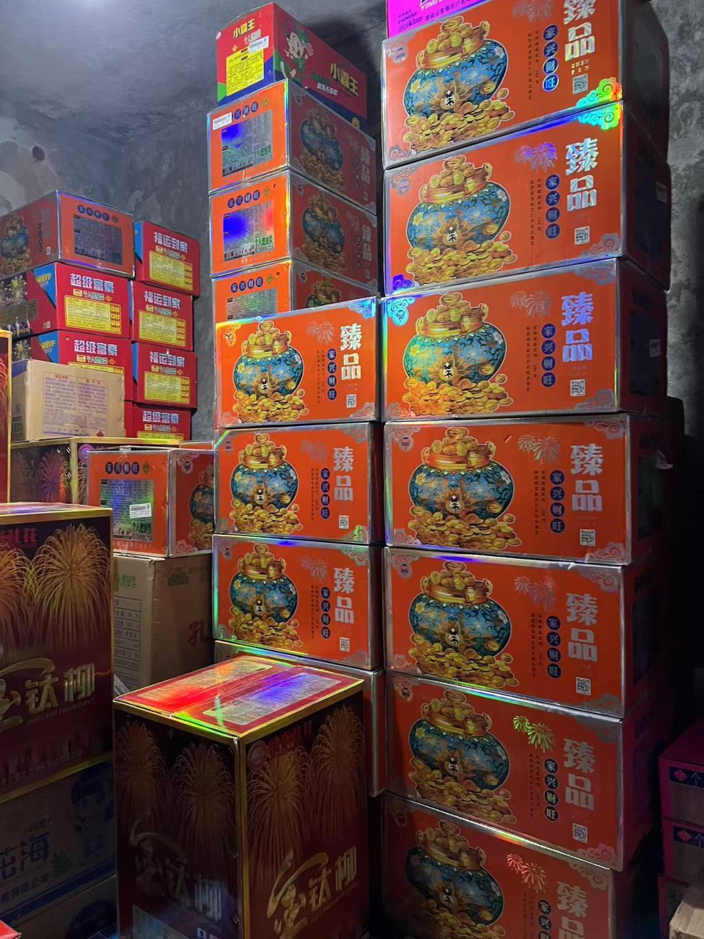 接连查处多起案件，上海警方严厉打击涉烟花爆竹违法犯罪