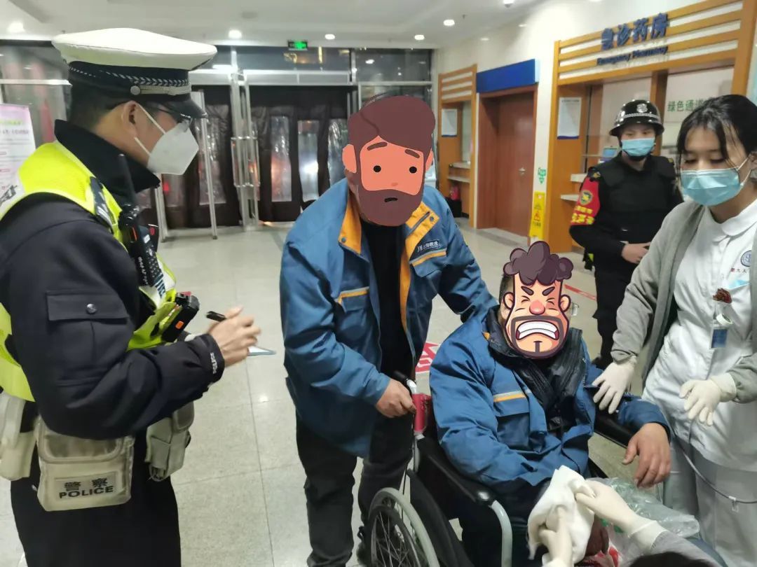 危急时刻，民警开道大喊“快跟我走！”