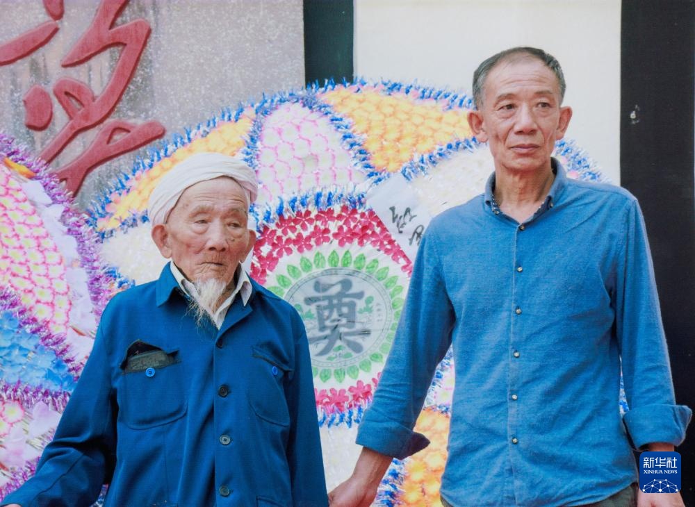 跨越半个世纪 两代“守陵人”守护红色英魂 跨越半个世纪 两代“守陵人”守护红色英魂