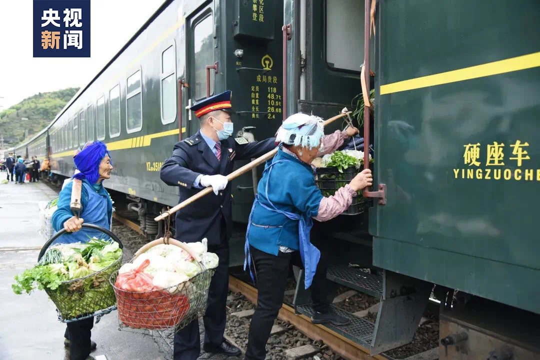 “带货车长”受邀看春晚，胡贵川：把让村民幸福这件事坚持下去