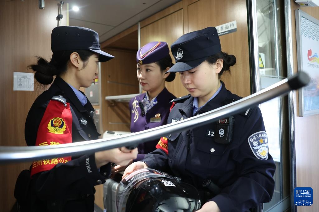 “铿锵玫瑰”护旅途
