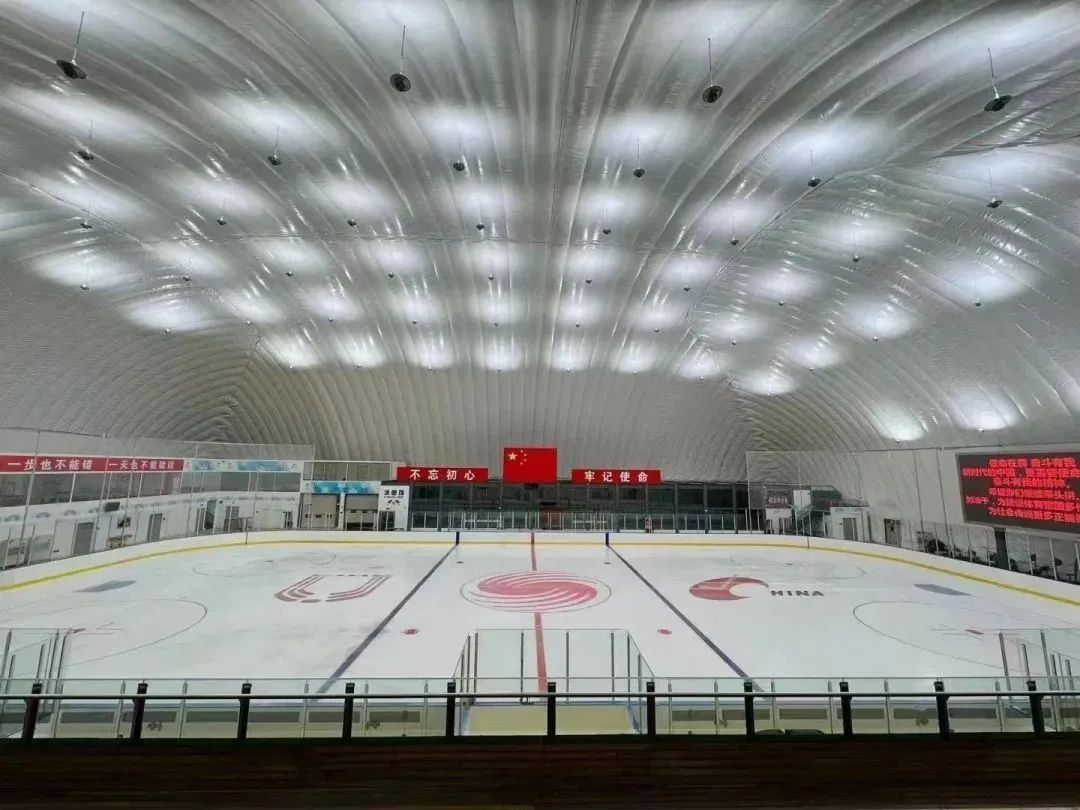 多所高校专业冰场对外开放!网友:“太好了,能去隔壁学校滑冰了……” 多所高校专业冰场对外开放!网友:“太好了,能去隔壁学校滑冰了……”