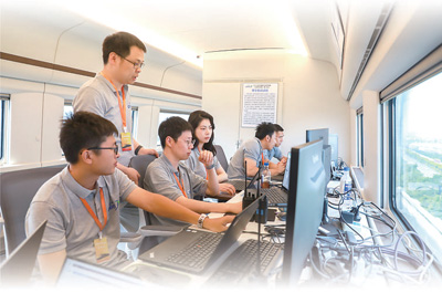 协力攻关，让动车组跑出“中国速度”