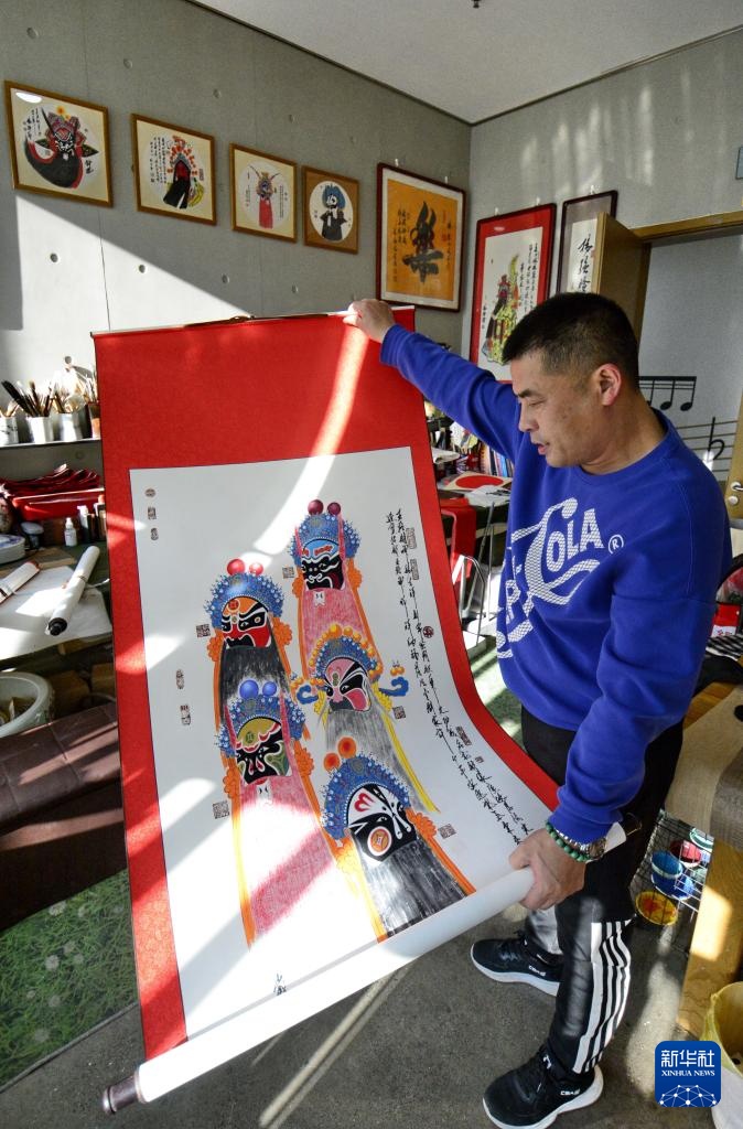 杨强:匠心传承京剧脸谱艺术 杨强:匠心传承京剧脸谱艺术