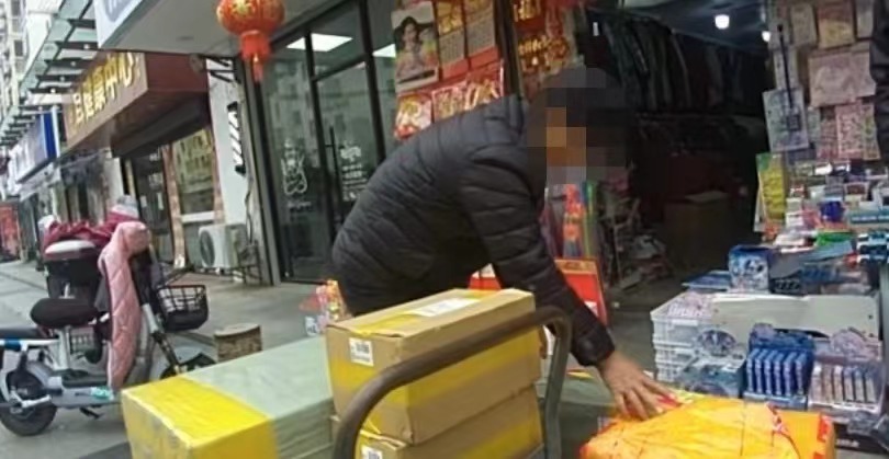 接连查处多起案件，上海警方严厉打击涉烟花爆竹违法犯罪