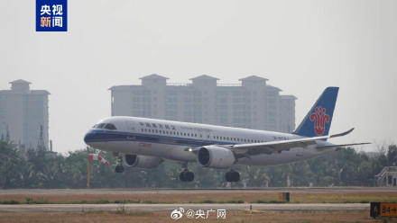 C919首次搭载旅客飞抵三亚 C919首次搭载旅客飞抵三亚