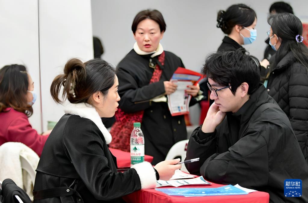 福州：地铁站里的招聘会