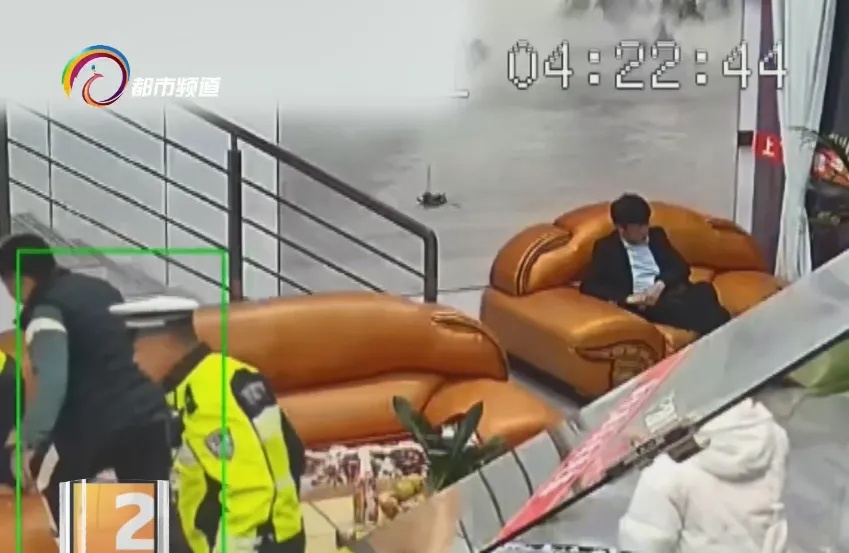 离大谱！男子凌晨驾车径直冲进酒店大堂，上蹿下跳……