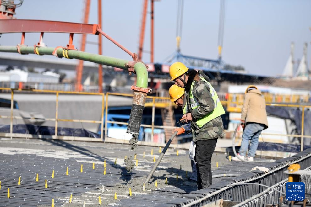 合肥：冬季施工“不打烊” 重点工程建设忙