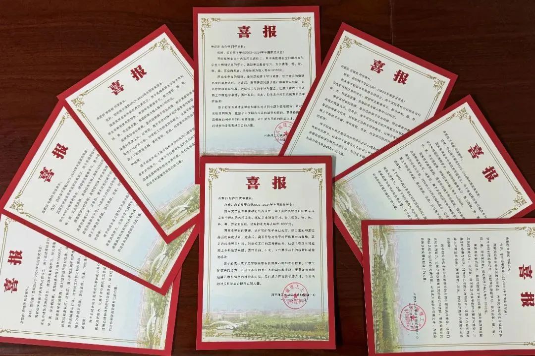 高校把这个包邮寄回村了？！网友：“爸妈，你先听我说……”