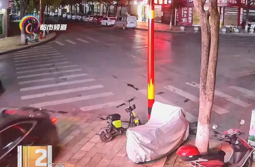 离大谱！男子凌晨驾车径直冲进酒店大堂，上蹿下跳……