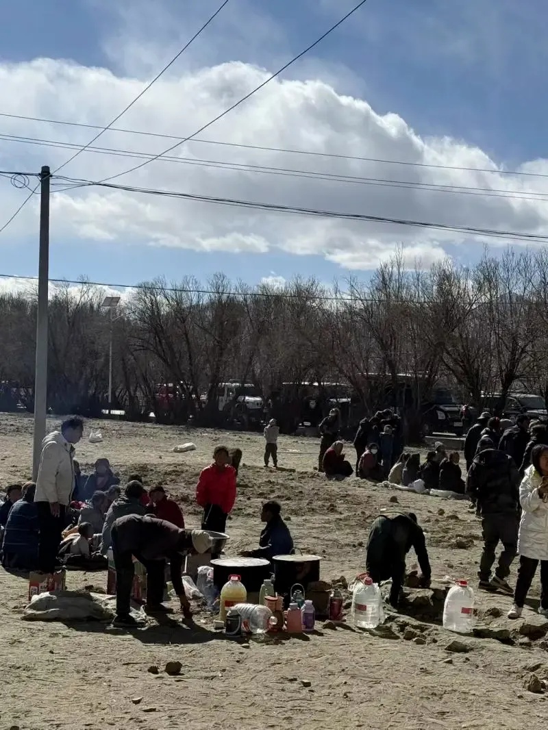 蜜月途中突遇西藏定日地震，新婚夫妻奔赴震中救人