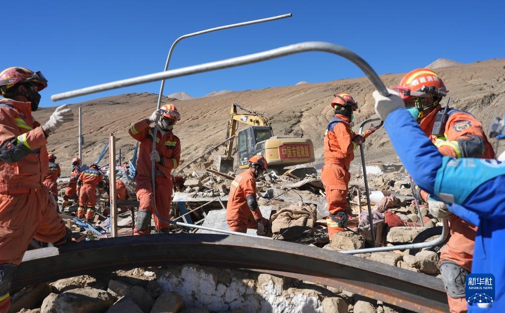 定日县6.8级地震丨震后废墟清理工作启动