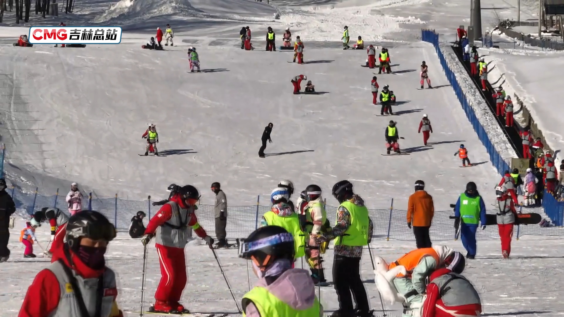 冰雪越野 点燃冬季新玩法